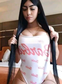 Descubre mujeres como Esperanza en nuestro listado de acompañantes VIP