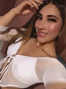 Juliana, elegancia y discreción en nuestro catálogo profesional